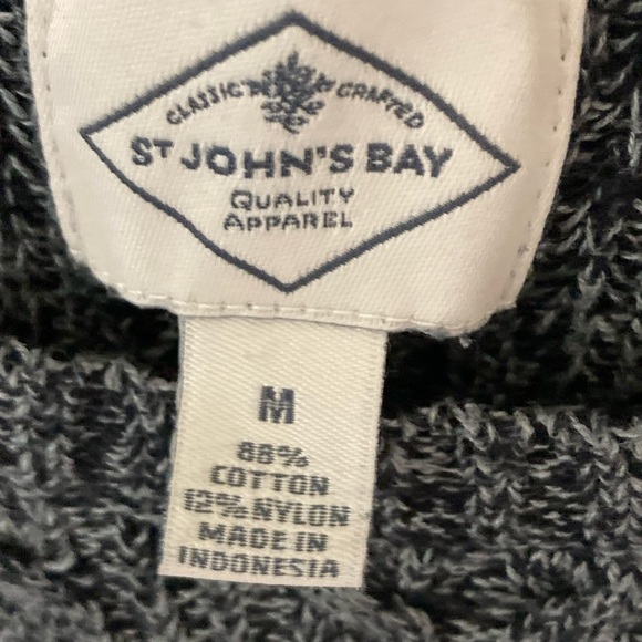 Woman’s Blouse - Picture 3 of 7